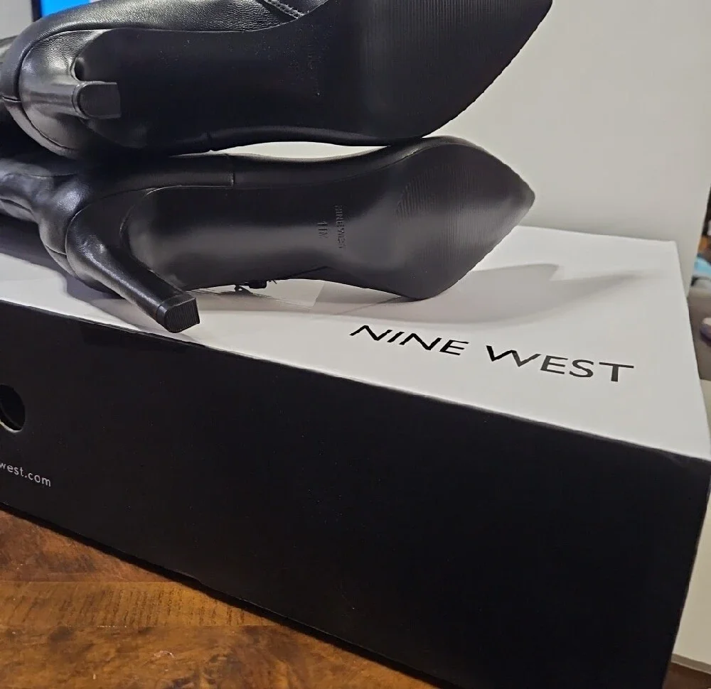 Nine West pointed design
